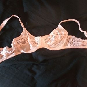 Wacoal 32D bra in nude NWOT